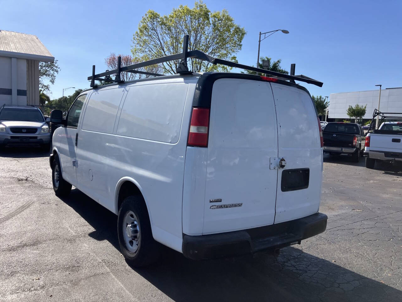Used 2010 Chevrolet Express 2500 RWD image 22