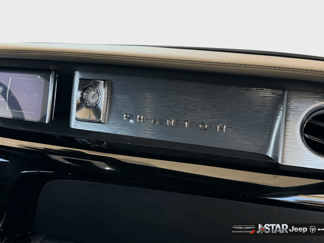 Used 2022 Rolls-Royce Phantom Sedan RWD image 20