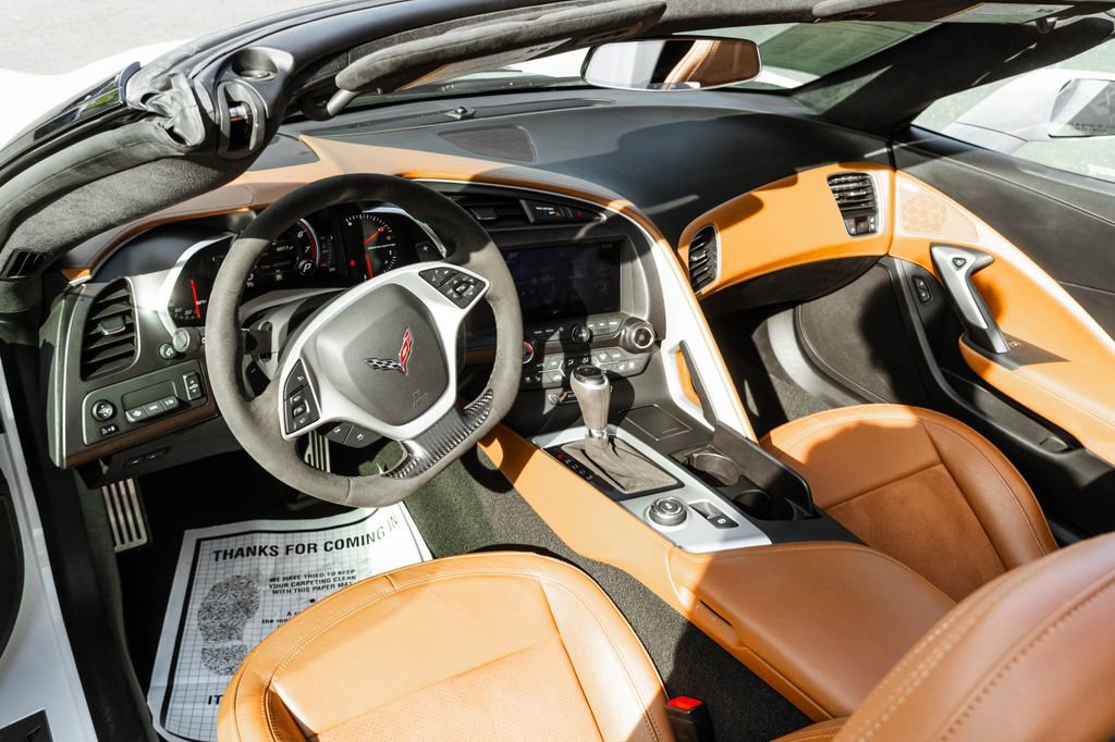 Used 2018 Chevrolet Corvette Stingray Convertible RWD image 10