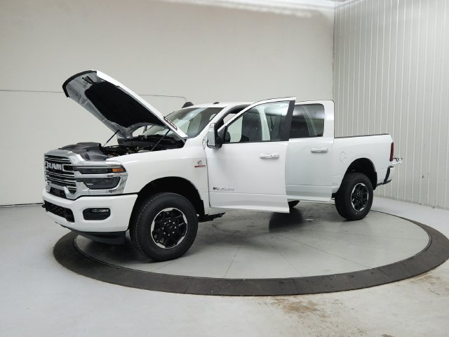 New 2026 RAM 2500 Laramie AWD/4WD image 12