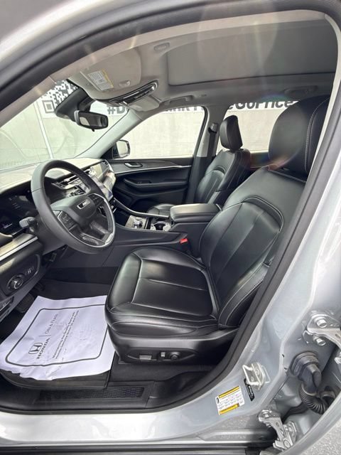 Used 2023 Jeep Grand Cherokee L Limited AWD/4WD image 20
