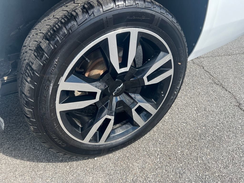 Used 2019 Chevrolet Suburban Premier image 22