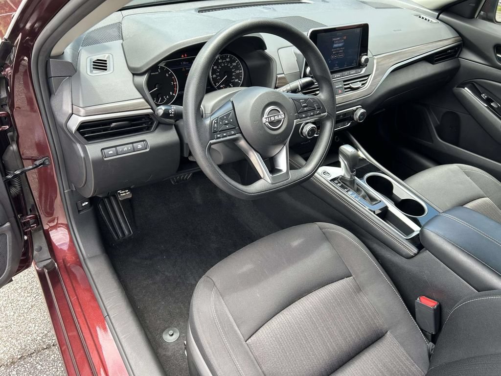 Used 2023 Nissan Altima 2.5 SV FWD image 16