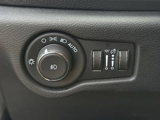 Used 2024 Chrysler Pacifica Limited FWD image 23