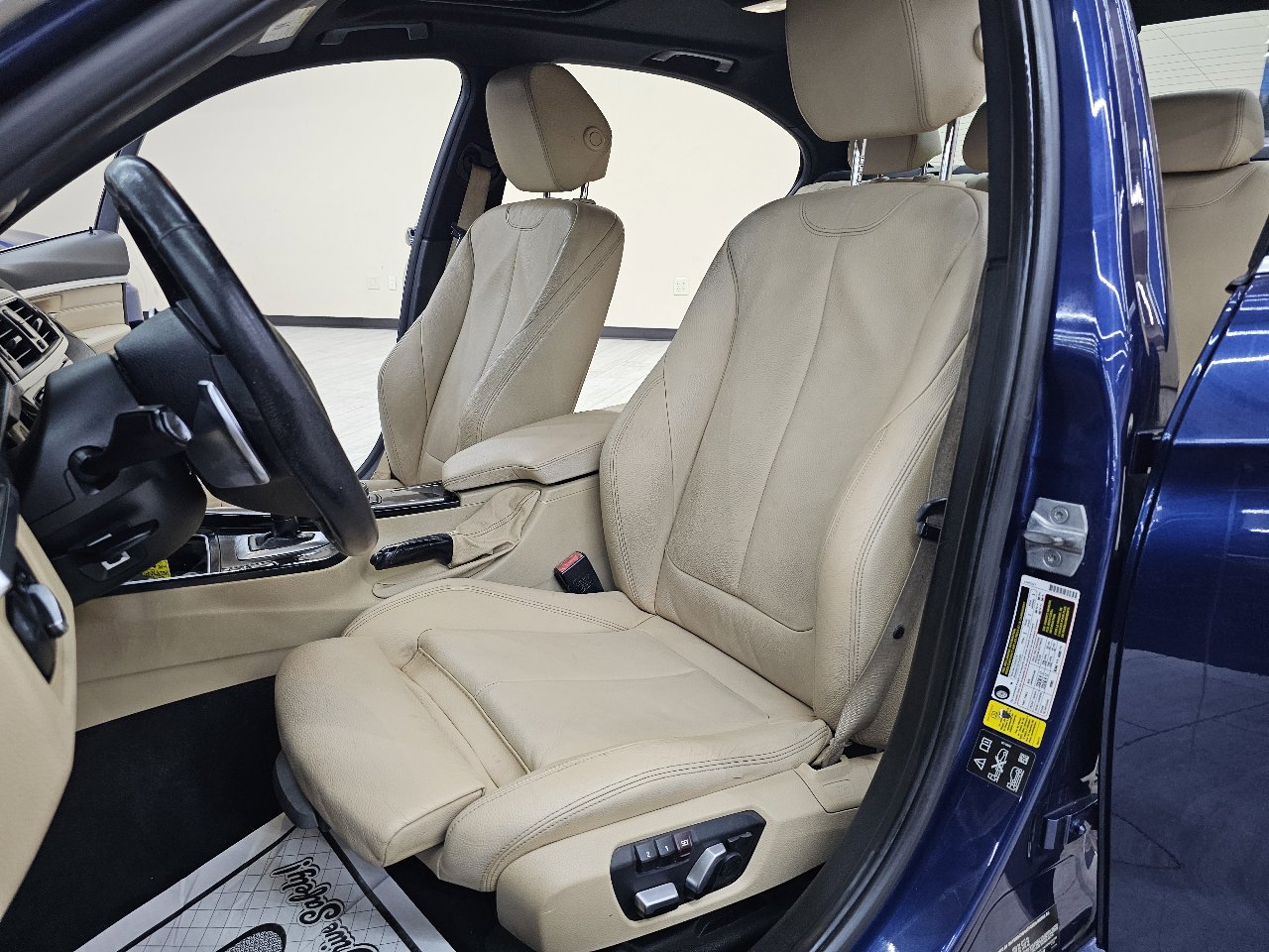 Used 2017 BMW 330i xDrive Sedan image 16