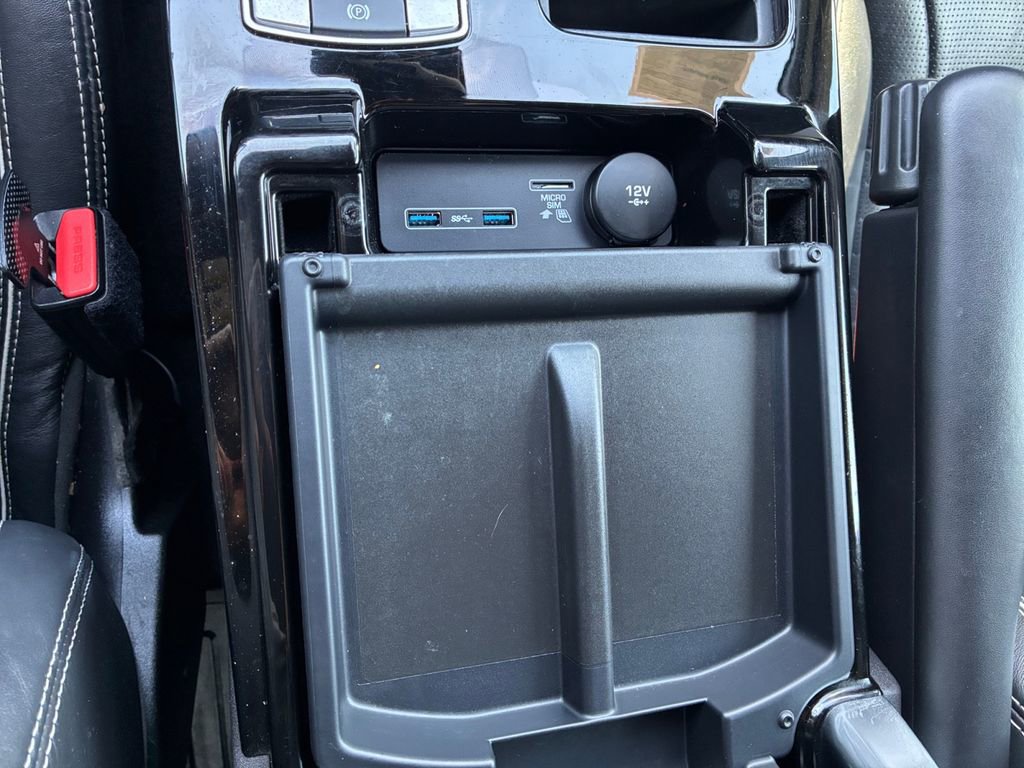 Used 2020 Land Rover Discovery HSE AWD/4WD image 6