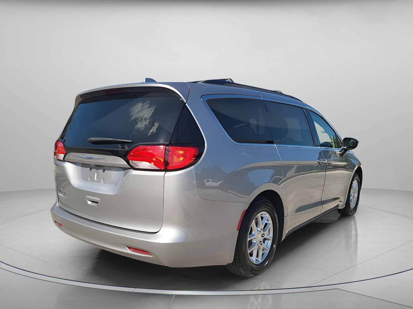 Used 2020 Chrysler Voyager Lxi image 2