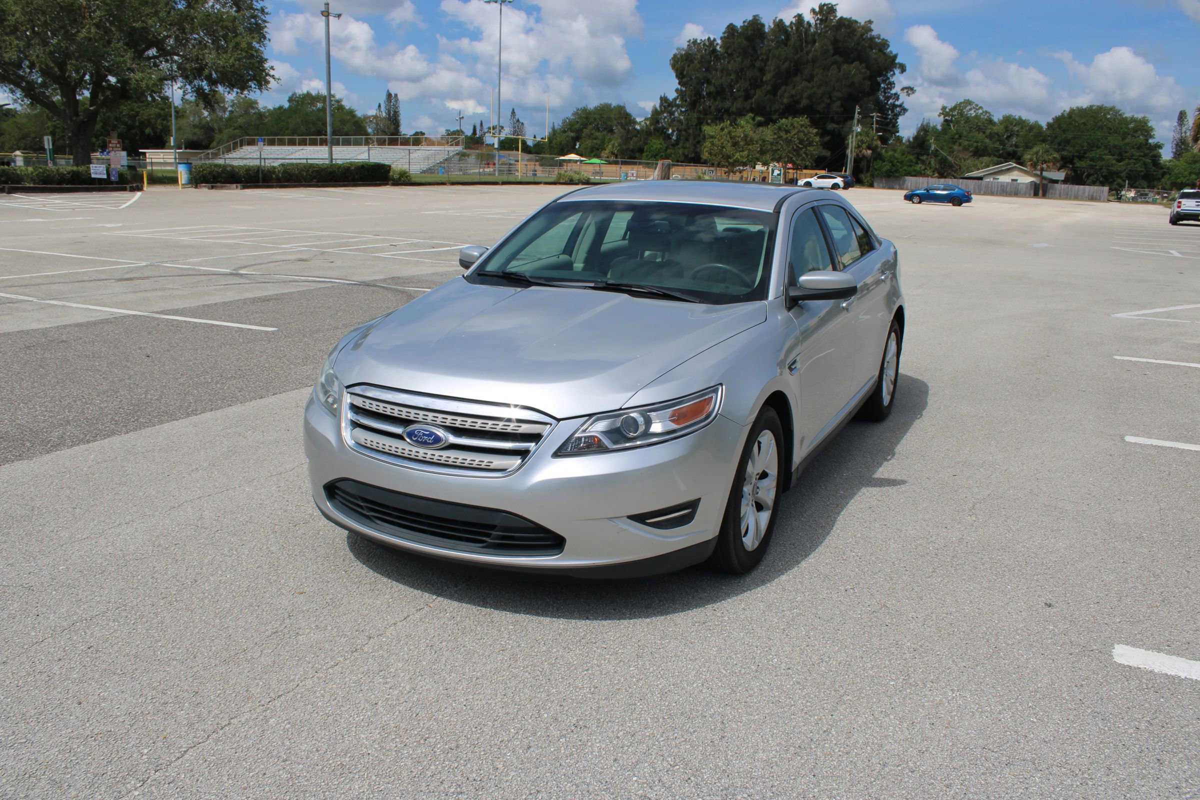 Used 2012 Ford Taurus SEL FWD image 16