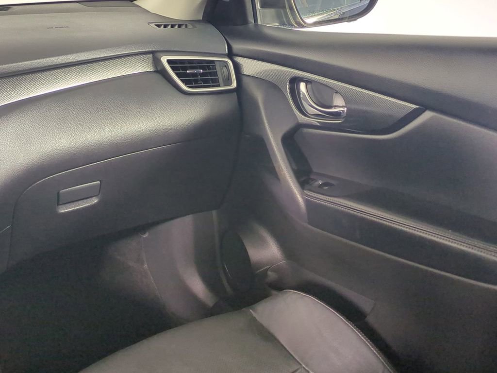 Used 2015 Nissan Rogue SL w/ SL Premium Package image 19