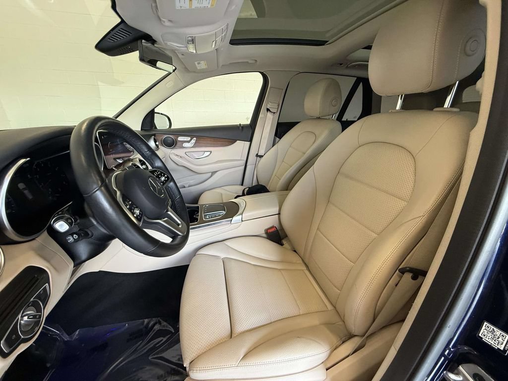 Used 2021 Mercedes-Benz GLC 300 4MATIC image 2