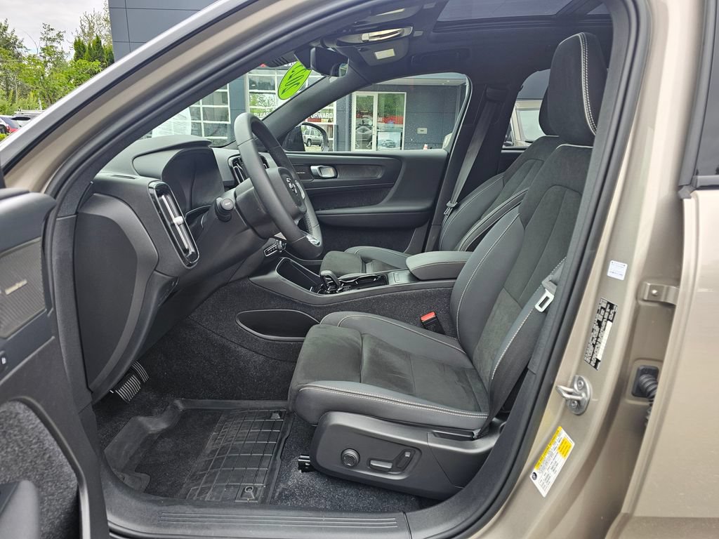 Used 2023 Volvo XC40 Recharge Ultimate w/ Protection Package Premier AWD/4WD image 17