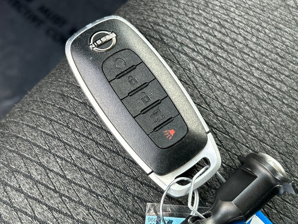 Used 2025 Nissan Rogue SV image 34