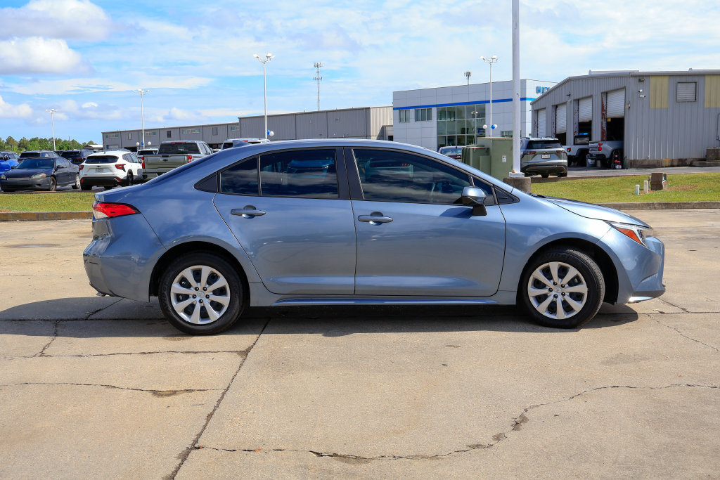 Used 2025 Toyota Corolla LE w/ Convenience Package FWD image 23
