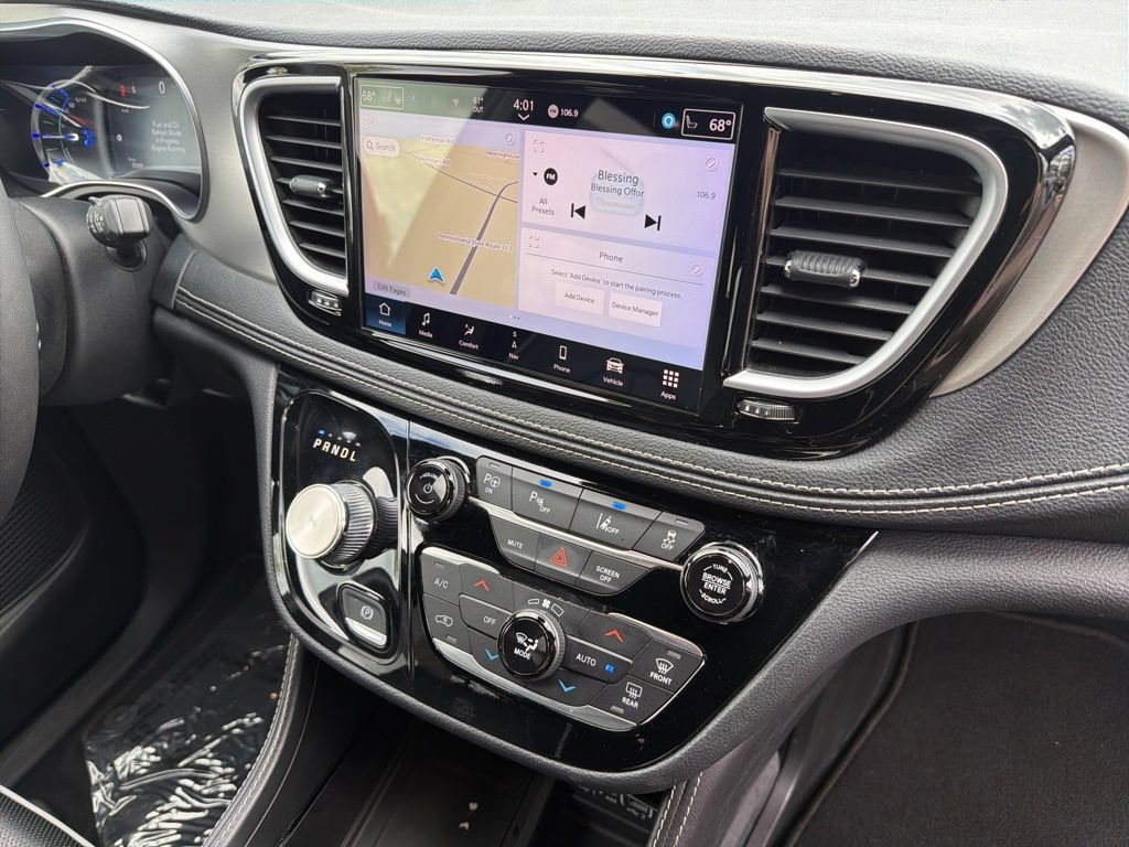 Used 2024 Chrysler Pacifica Premium FWD image 14
