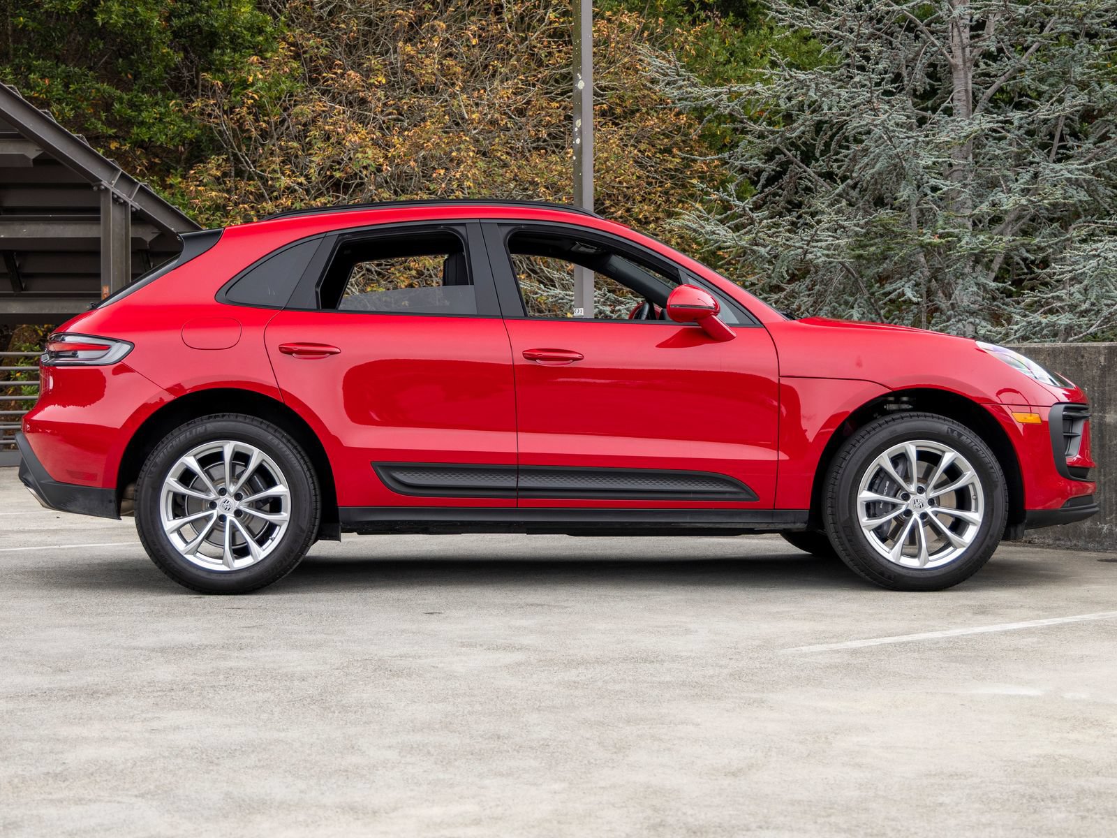 Certified 2026 Porsche Macan AWD/4WD image 12