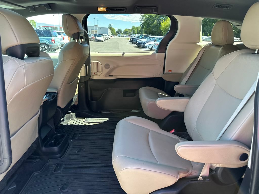 Used 2023 Toyota Sienna XLE AWD/4WD image 12