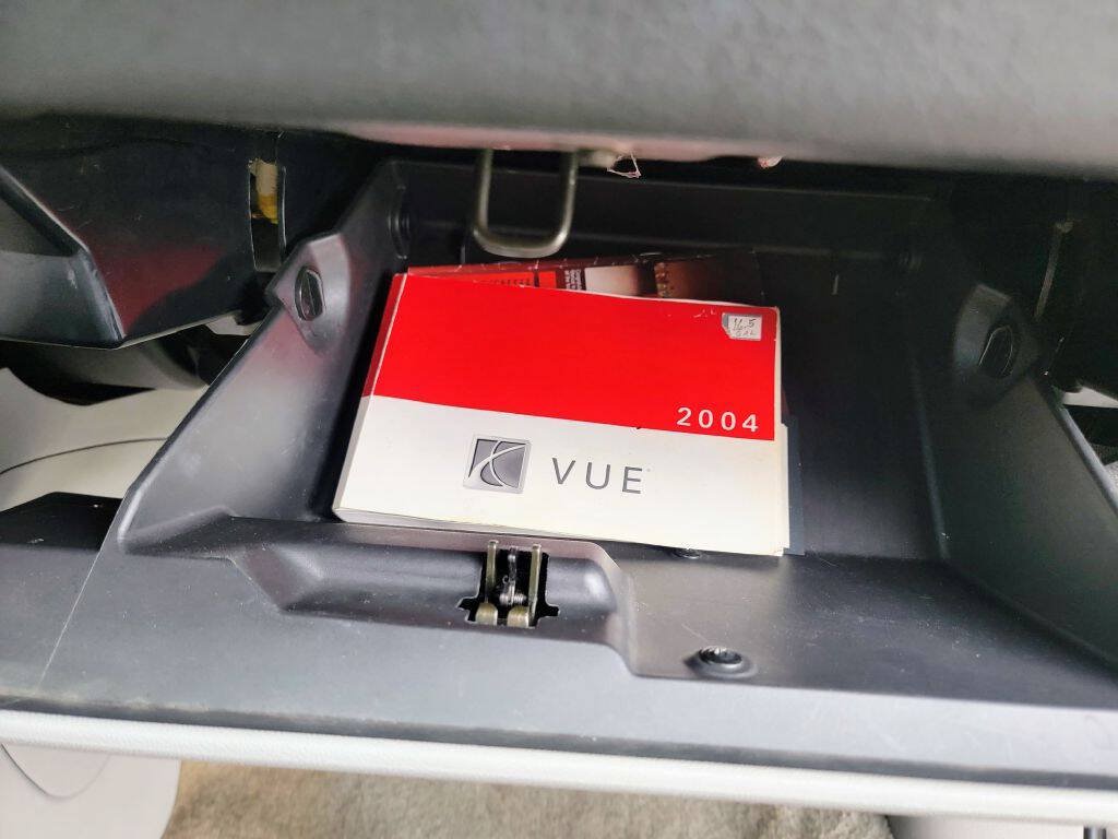 Used 2004 Saturn Vue 2WD V6 w/ Safe & Sound Pkg image 23