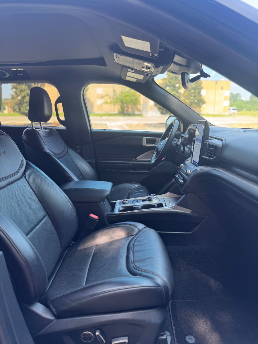 Used 2020 Ford Explorer Platinum w/ Premium Technology Package image 23