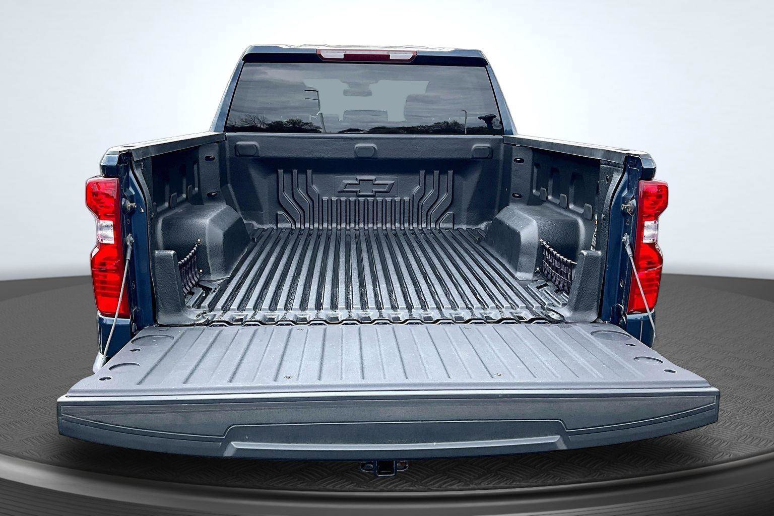 Used 2023 Chevrolet Silverado 1500 LT AWD/4WD image 5