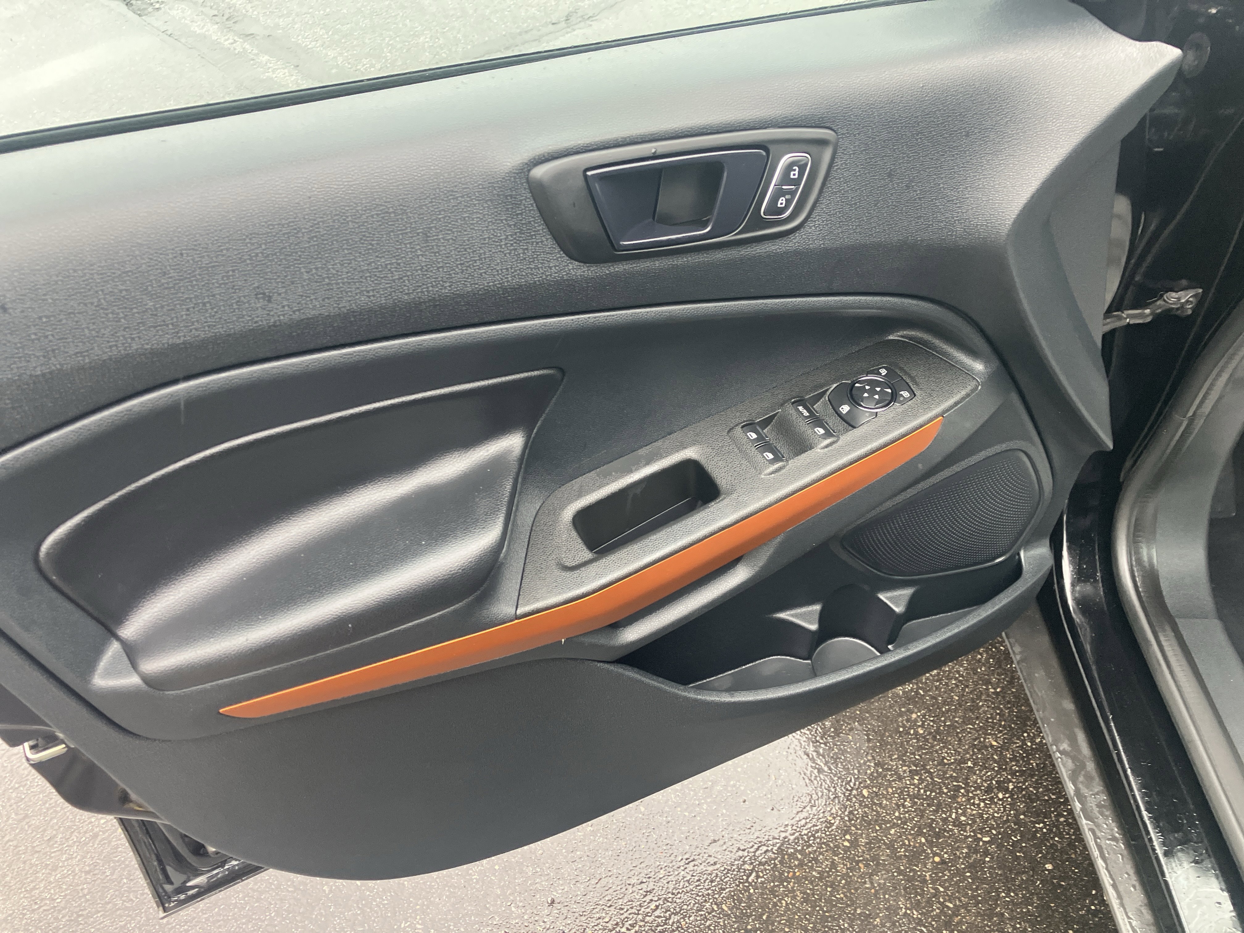 Used 2018 Ford EcoSport SES w/ Cold Weather Package image 15