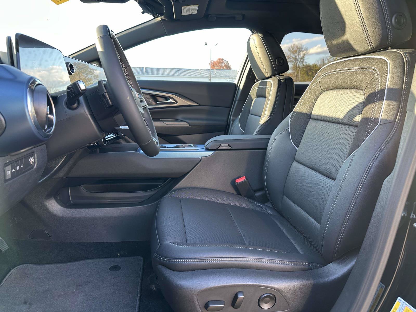 New 2026 Chevrolet Equinox EV LT w/ Active Safety Package 3 AWD/4WD image 21
