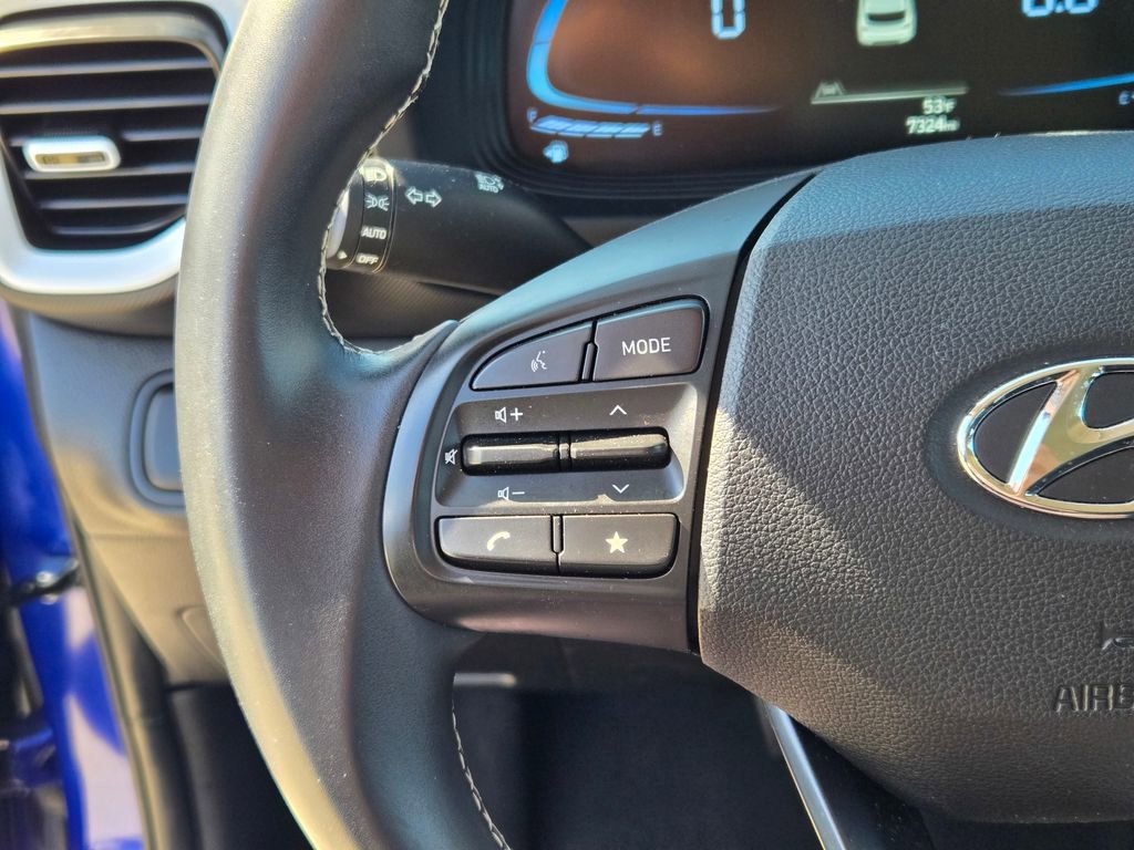 Certified 2023 Hyundai Venue Limited FWD image 37