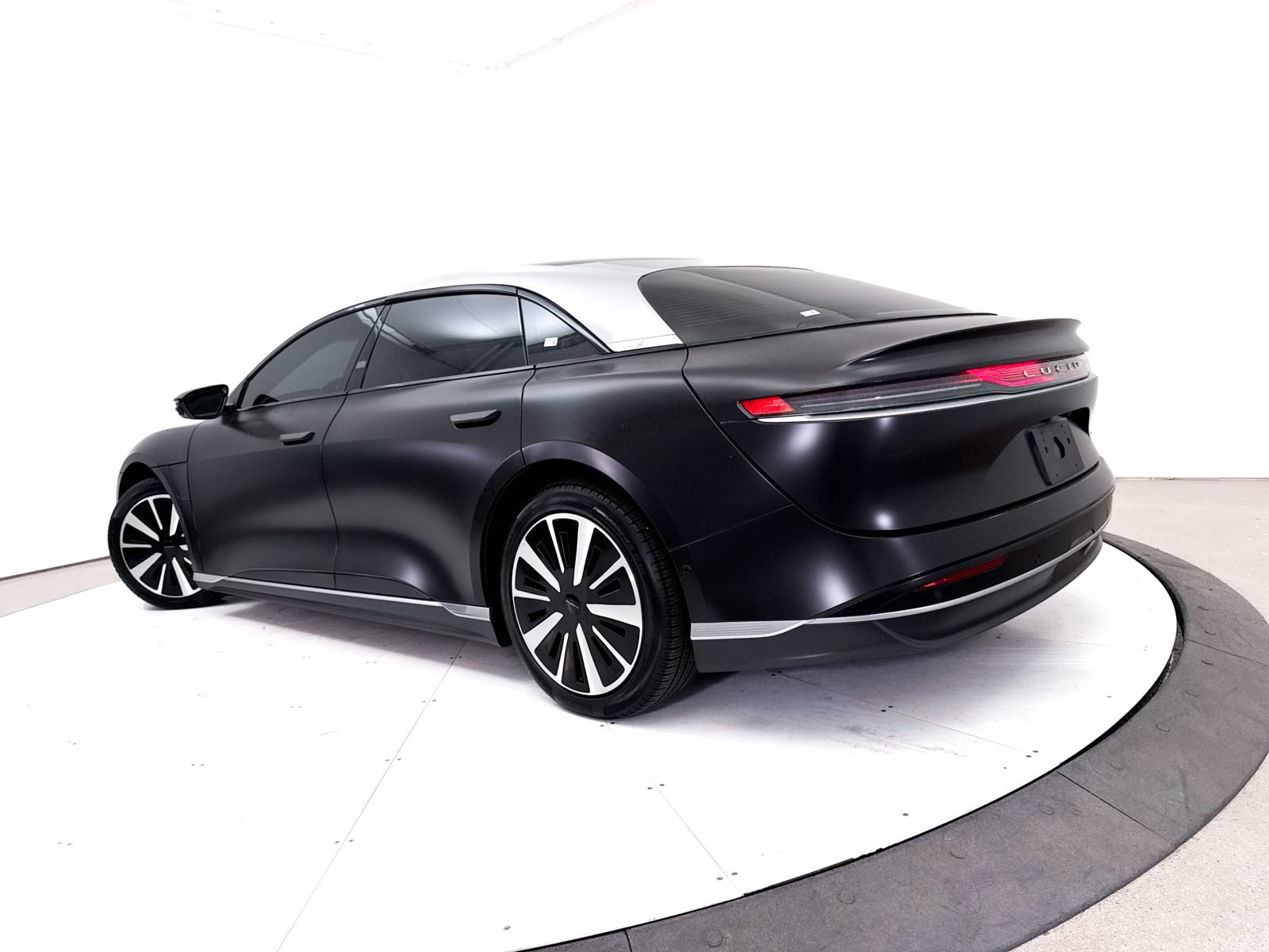 Used 2023 Lucid Air Touring AWD/4WD image 2