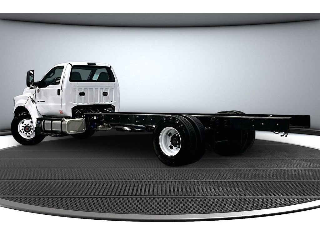 Used 2023 Ford F750 2WD Regular Cab Super Duty image 13