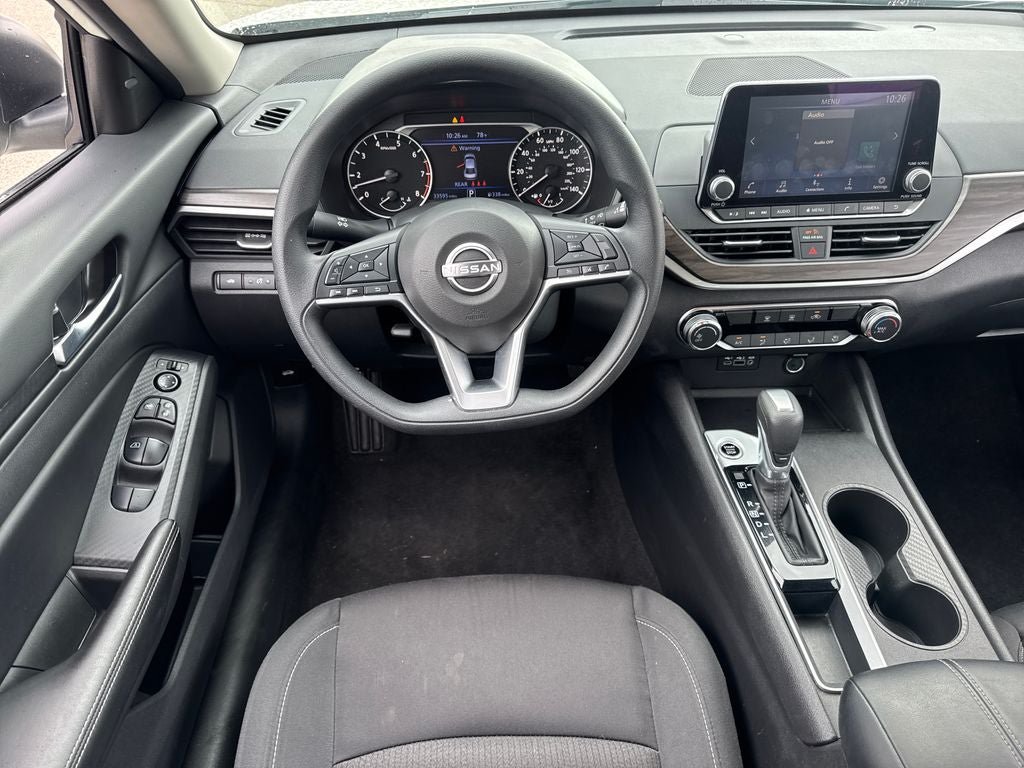 Used 2025 Nissan Altima 2.5 SV FWD image 14