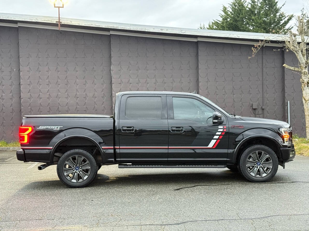 Used 2018 Ford F150 Lariat w/ Equipment Group 502A Luxury AWD/4WD image 4