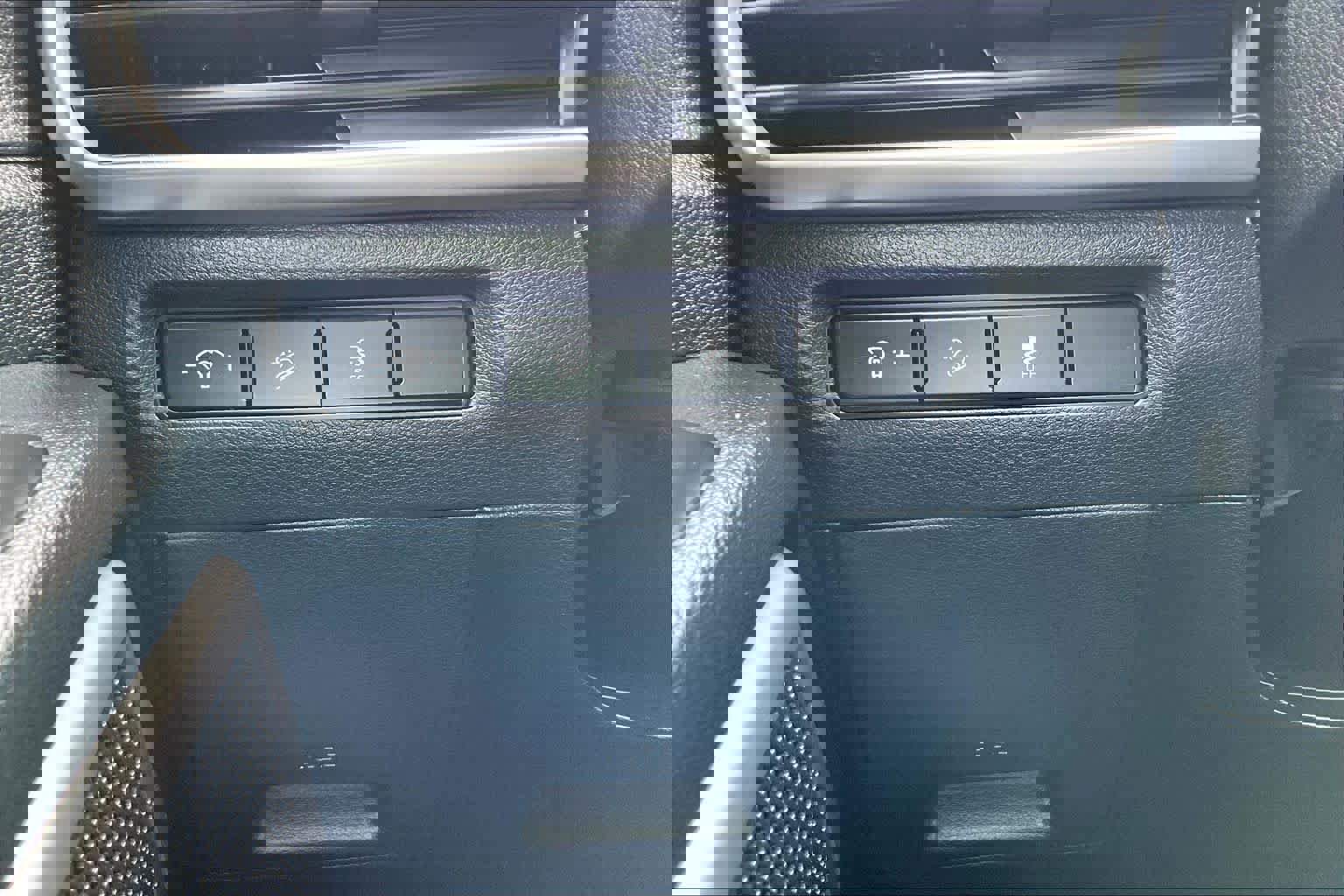 Used 2024 Kia Telluride LX image 32