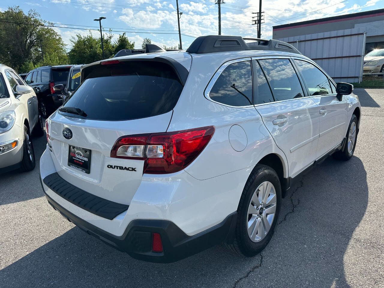 Used 2018 Subaru Outback 2.5i Premium image 4
