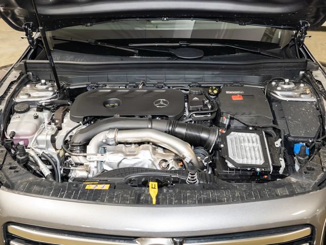 Used 2026 Mercedes-Benz GLB 250 4MATIC image 5