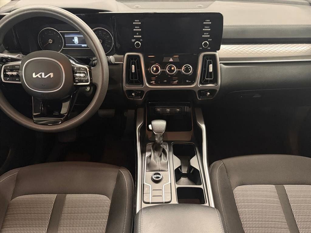 Used 2023 Kia Sorento LX image 13