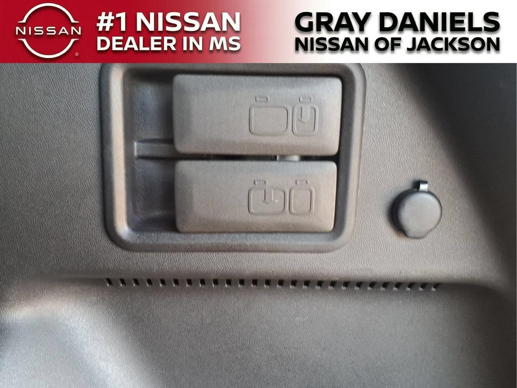 Used 2023 Chevrolet Equinox RS FWD image 10