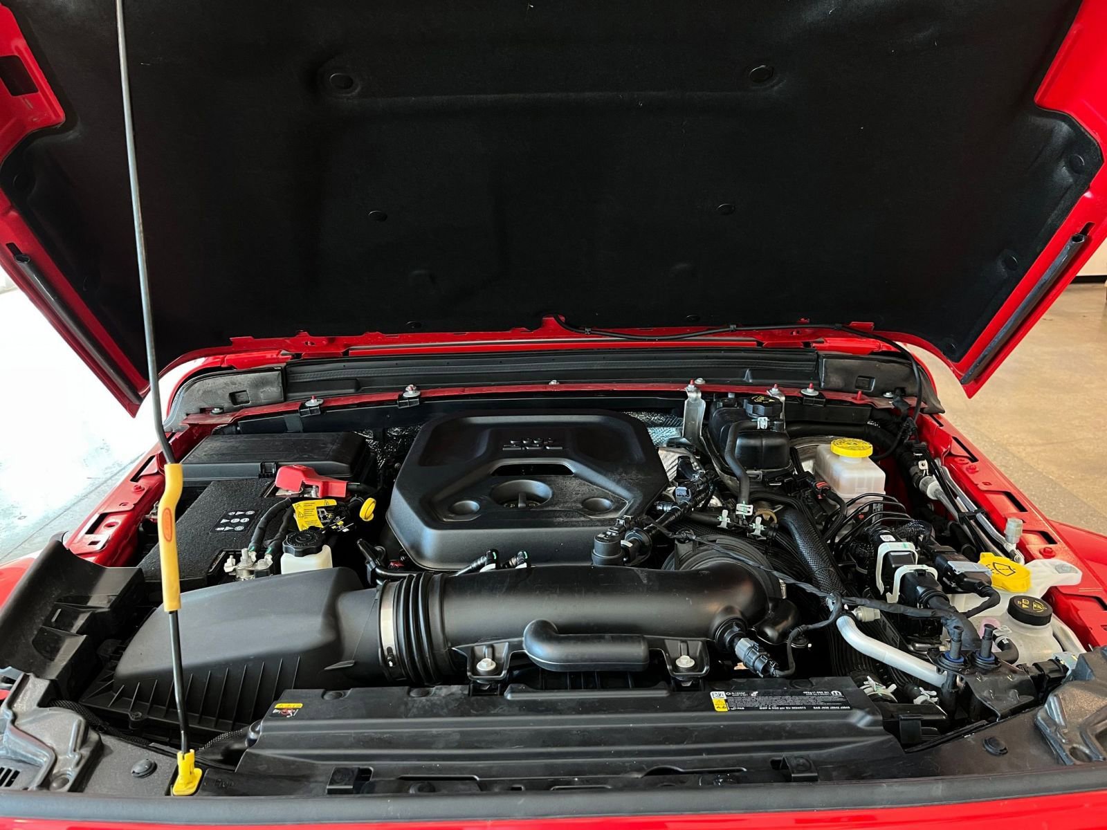 Used 2025 Jeep Wrangler Sahara image 32