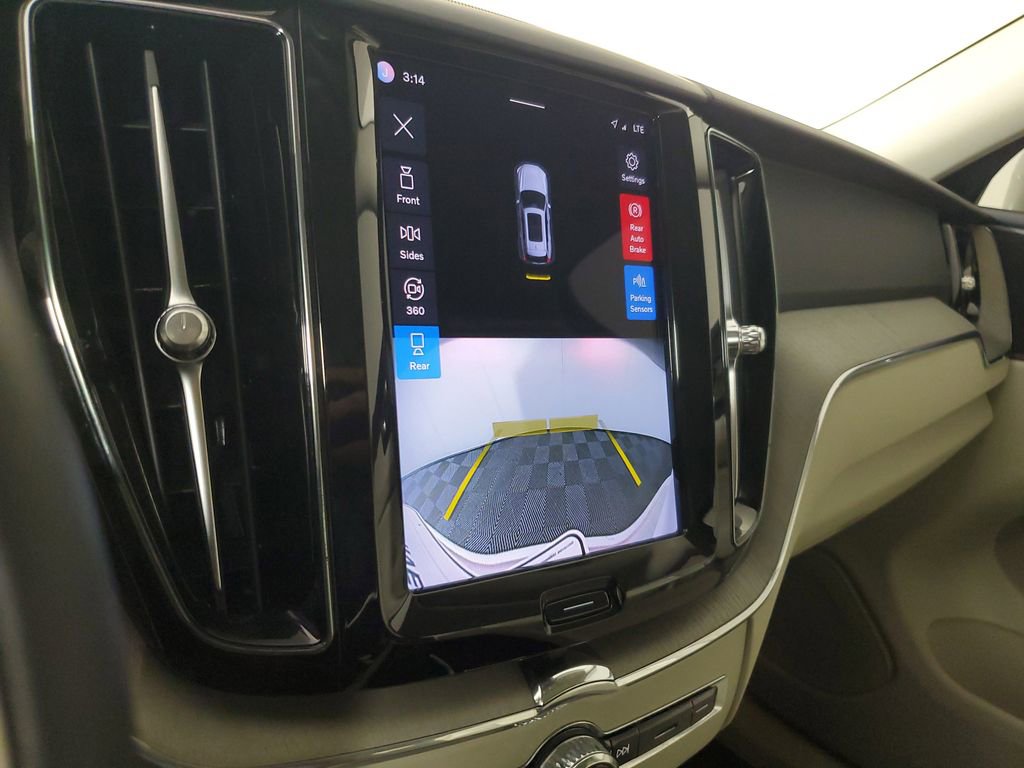Certified 2023 Volvo XC60 B5 Plus w/ Protection Package Premier AWD/4WD image 29