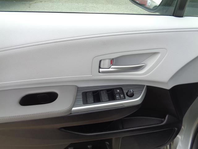 Used 2025 Toyota Sienna XLE w/ XLE Plus Package image 40