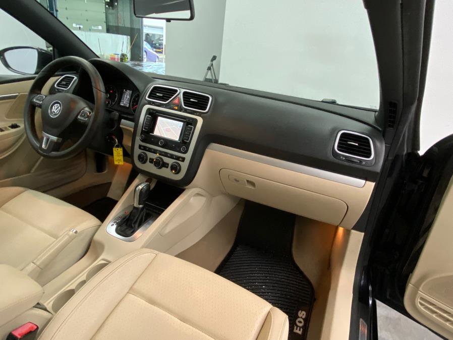 Used 2016 Volkswagen Eos Komfort image 35