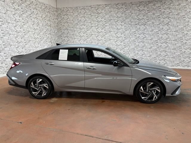 Used 2025 Hyundai Elantra Sport FWD image 6