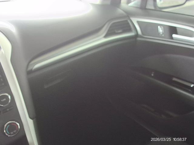 Used 2015 Ford Fusion SE FWD image 11