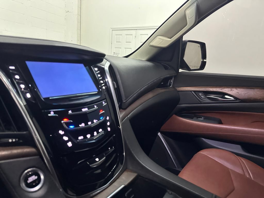 Used 2018 Cadillac Escalade ESV Premium Luxury RWD image 34
