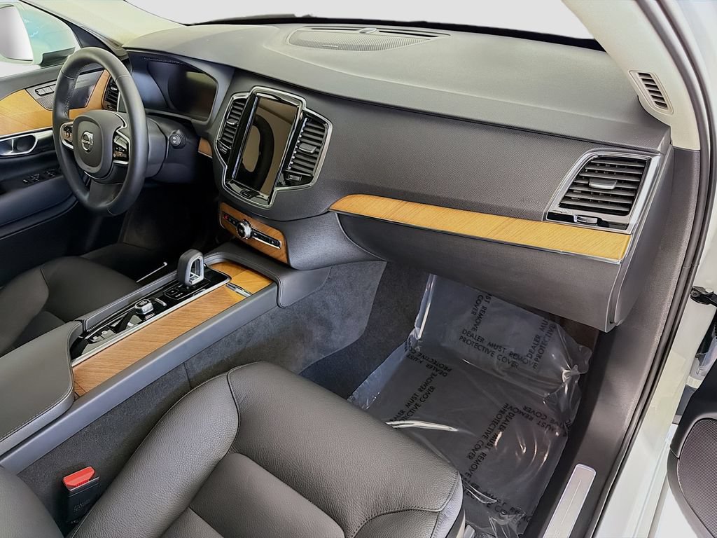 Certified 2023 Volvo XC90 T8 Plus AWD/4WD image 32