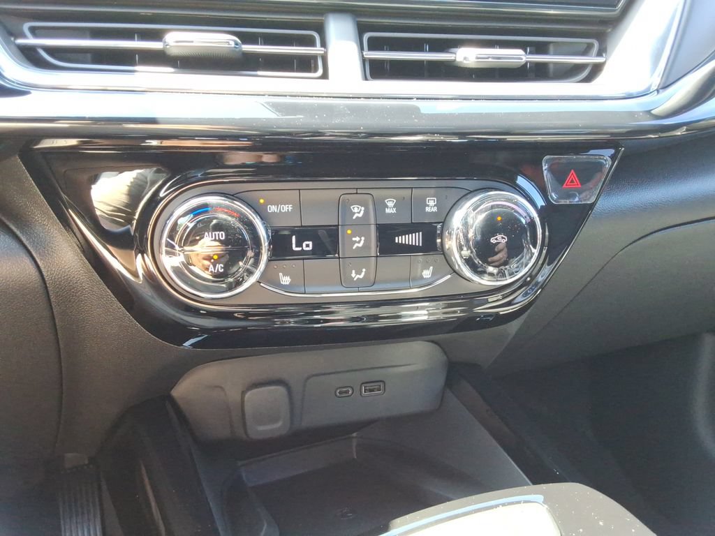 New 2026 Chevrolet Trax RS w/ Sunroof Package FWD image 30