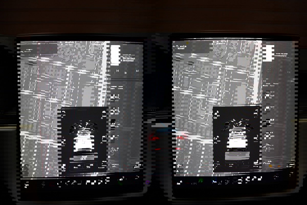 Used 2022 Tesla Model X Plaid image 40