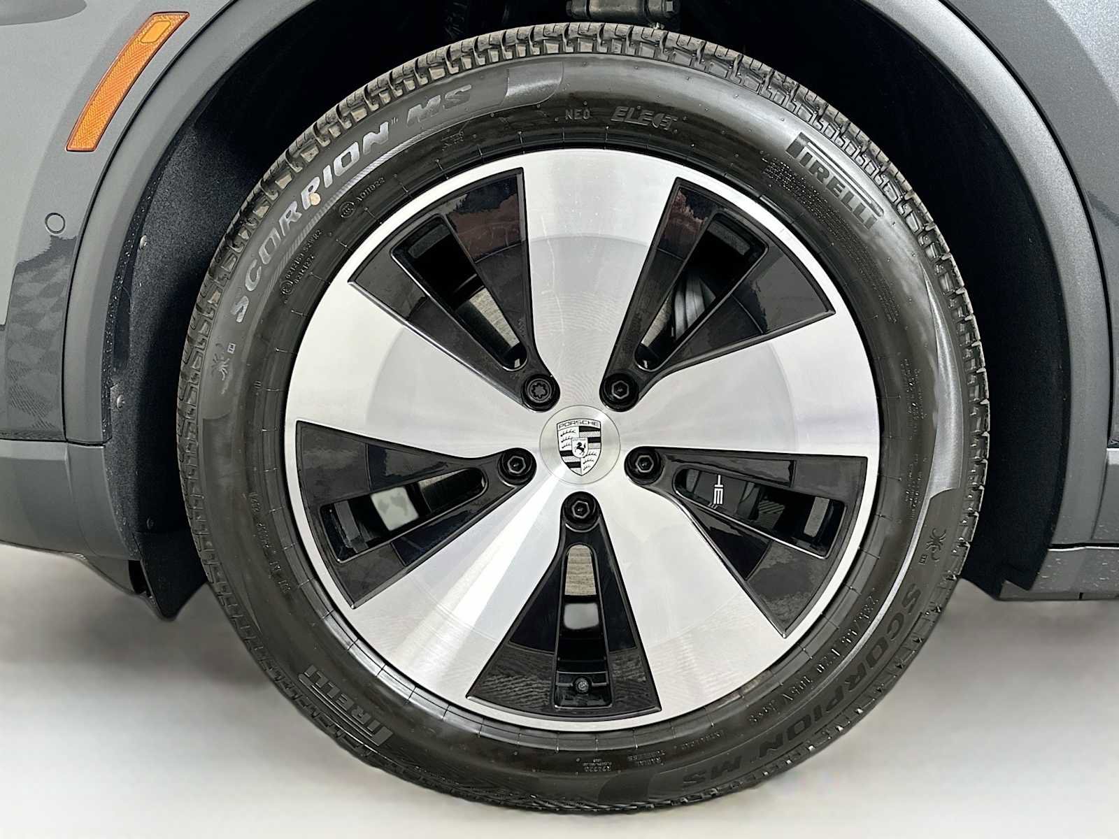 Certified 2024 Porsche Macan 4 Electric image 31