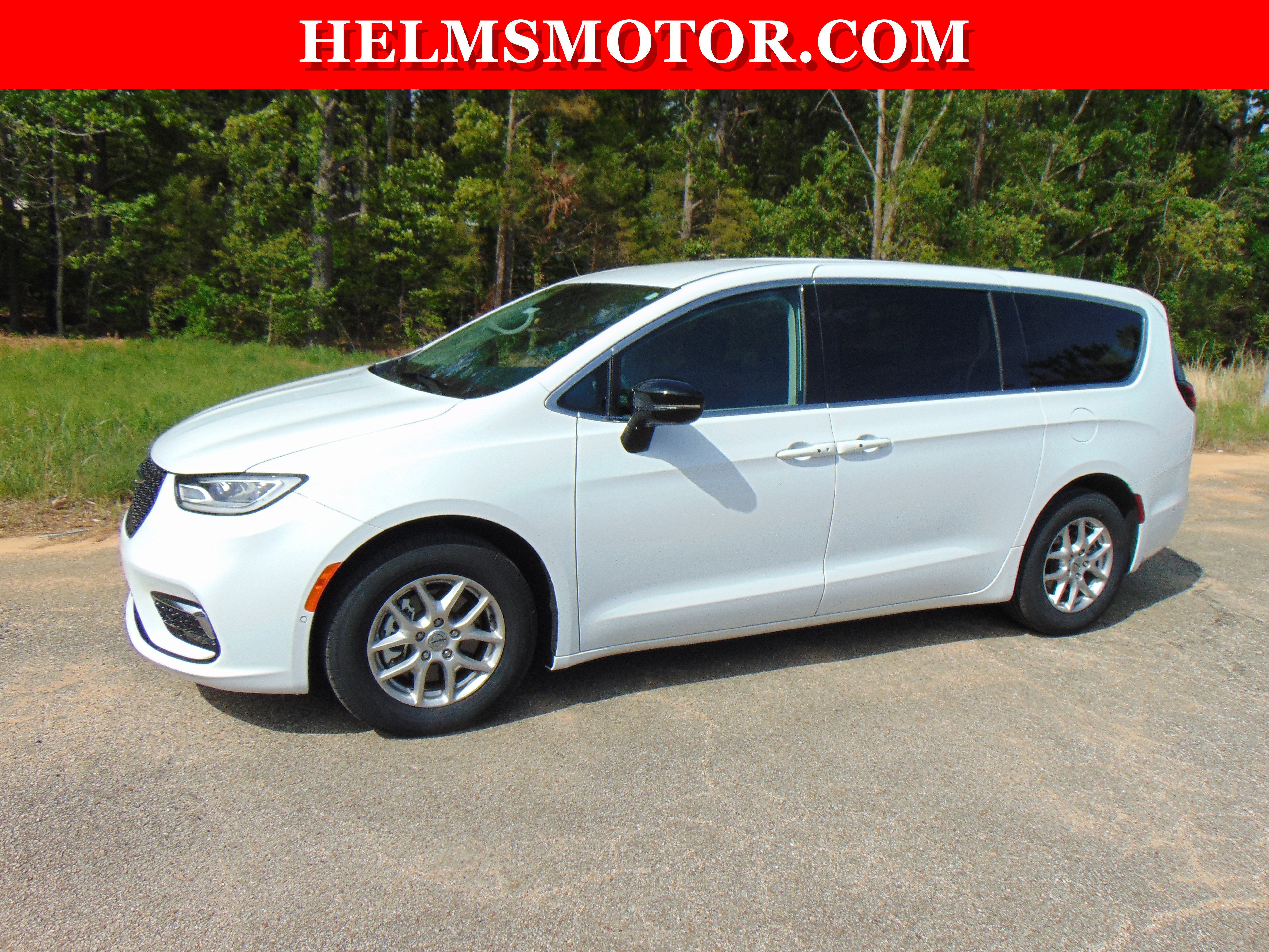 Certified 2024 Chrysler Pacifica Touring-L FWD image 4