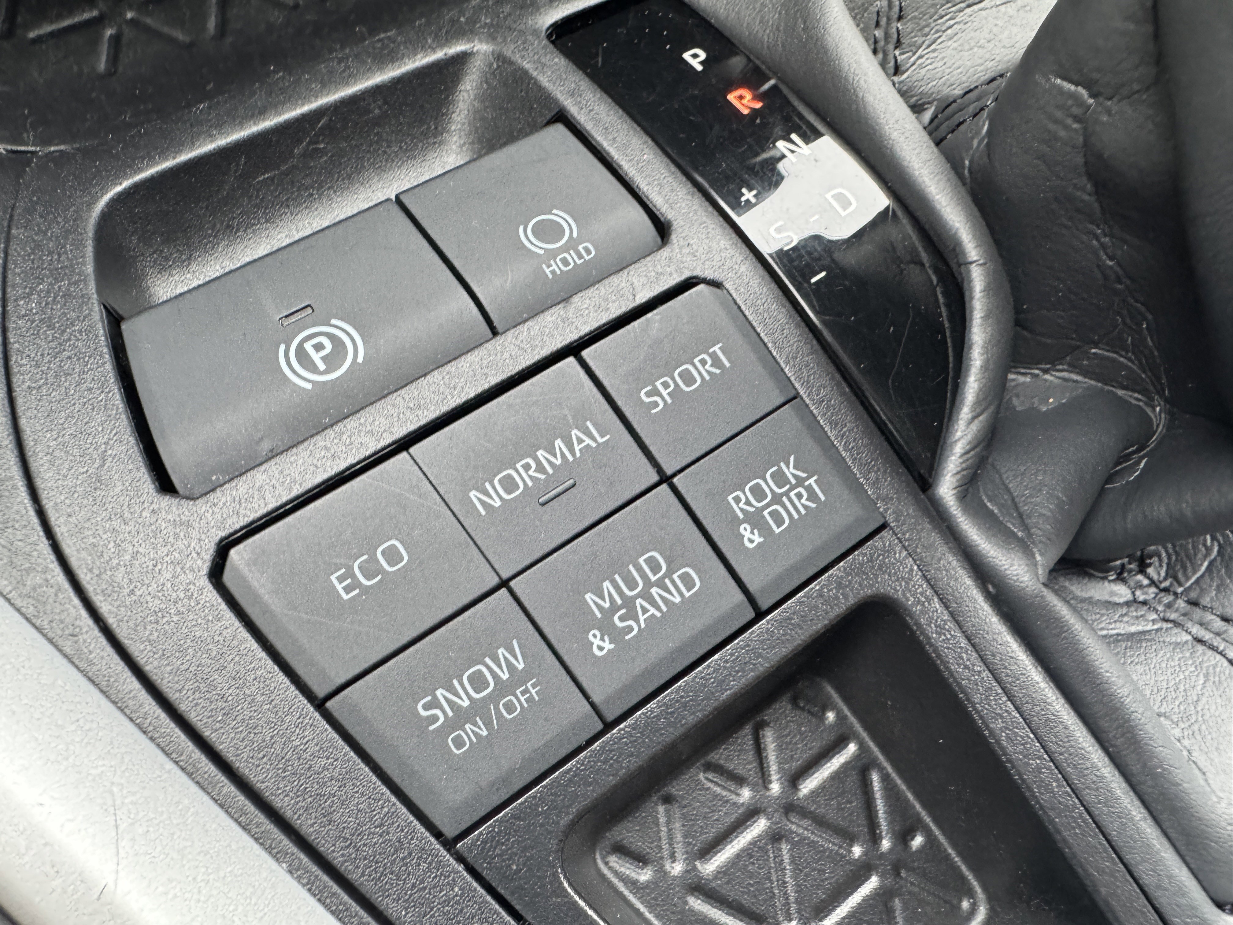 Certified 2025 Toyota RAV4 LE image 27