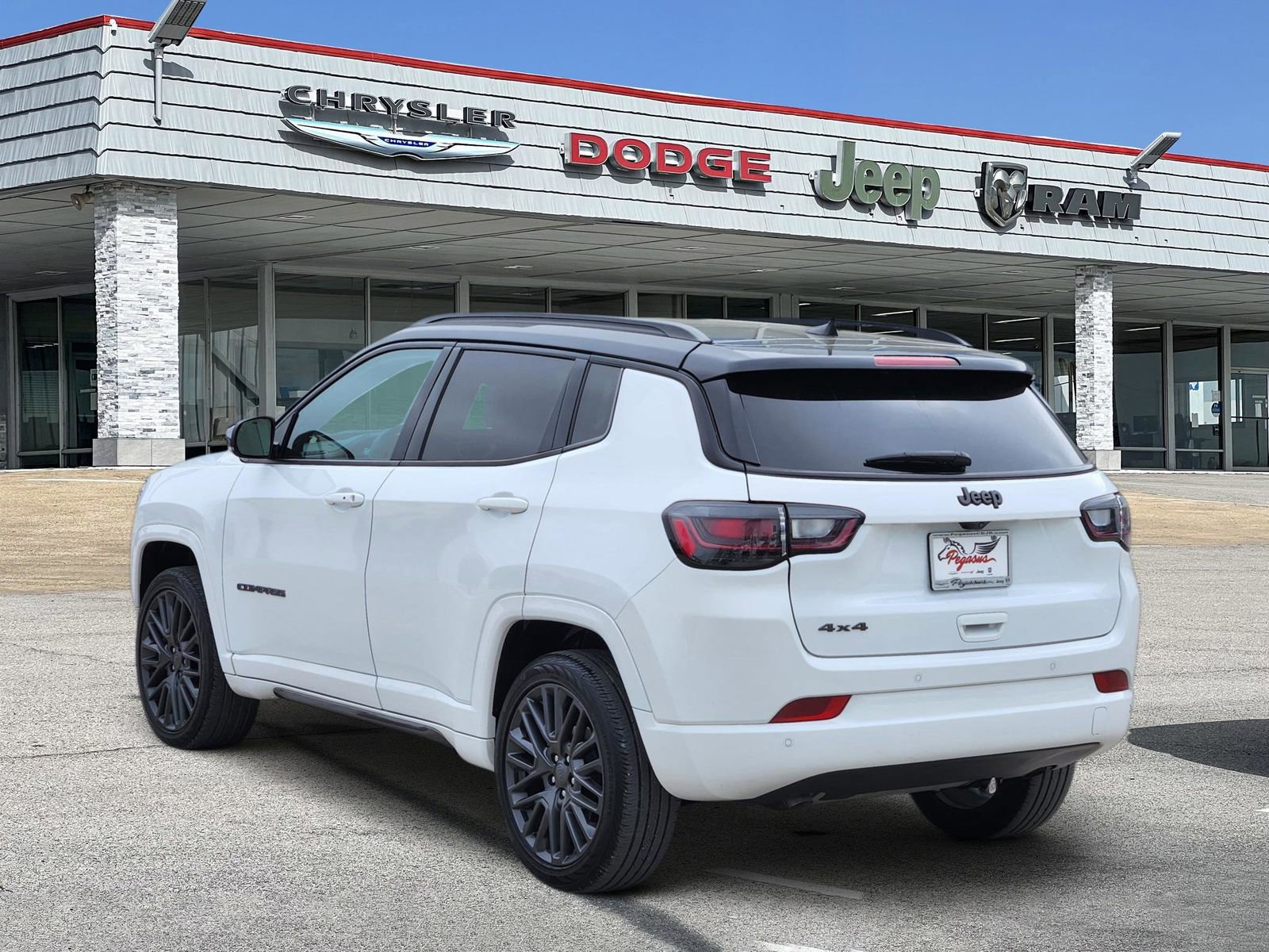 Used 2024 Jeep Compass Limited w/ High Altitude Package image 4