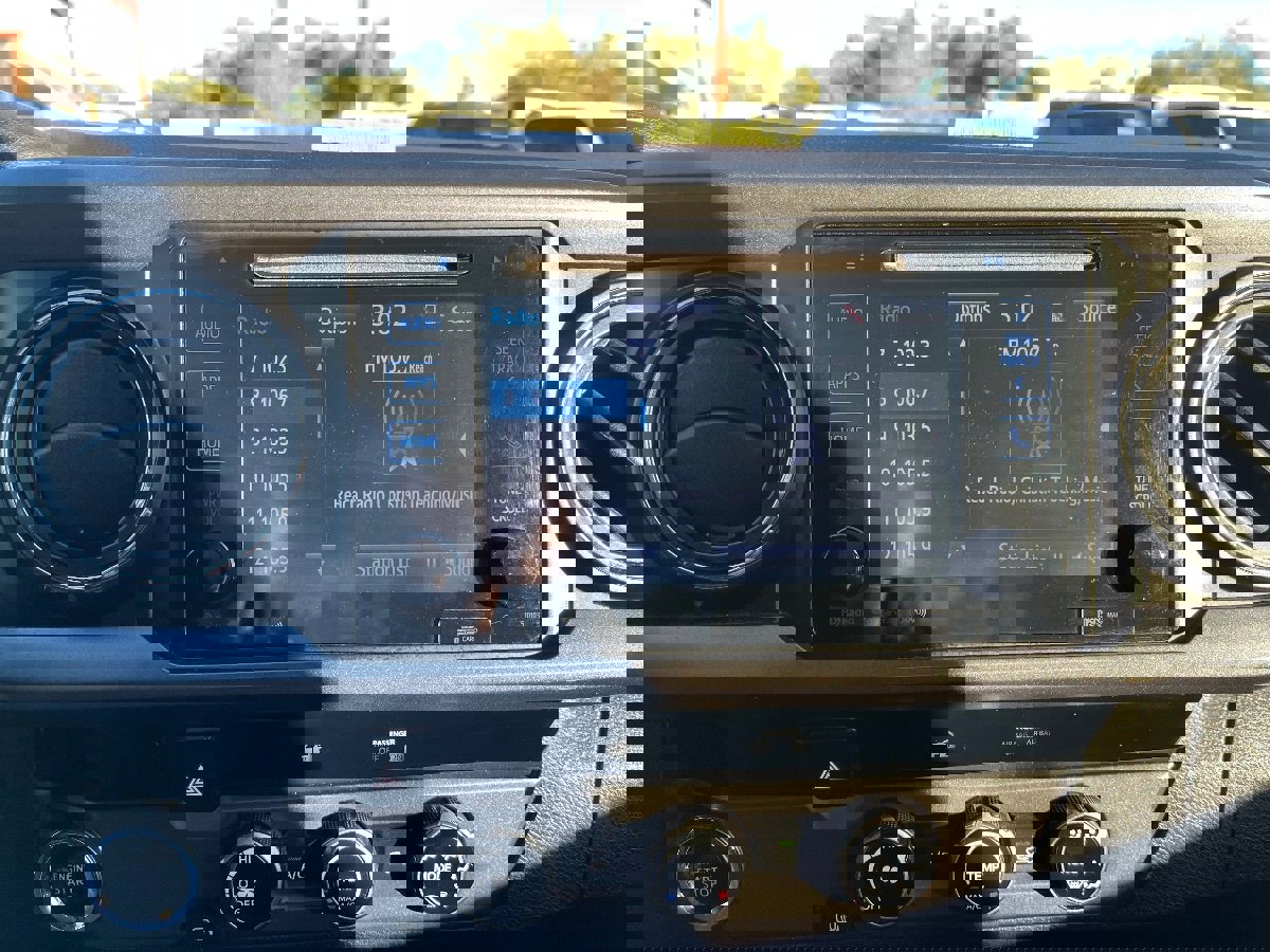 Used 2016 Toyota Tacoma TRD Sport image 13